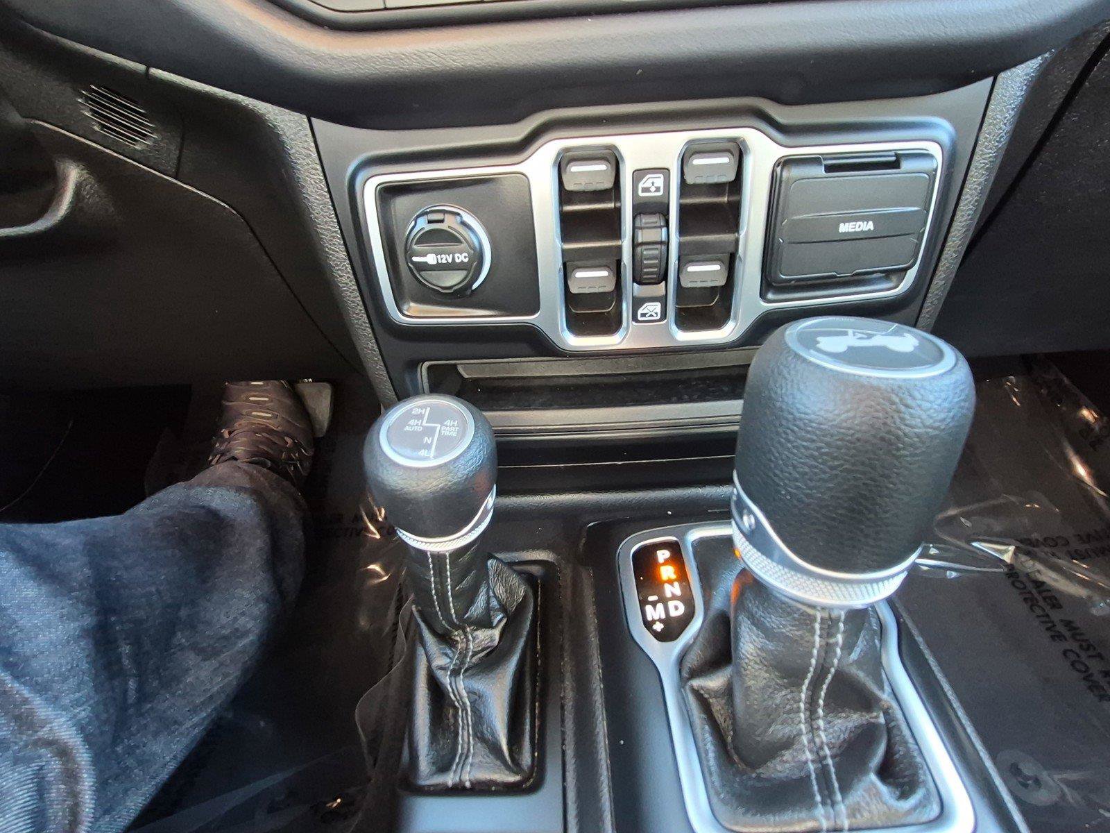 Certified 2025 Jeep Wrangler Unlimited Sahara AWD/4WD image 31