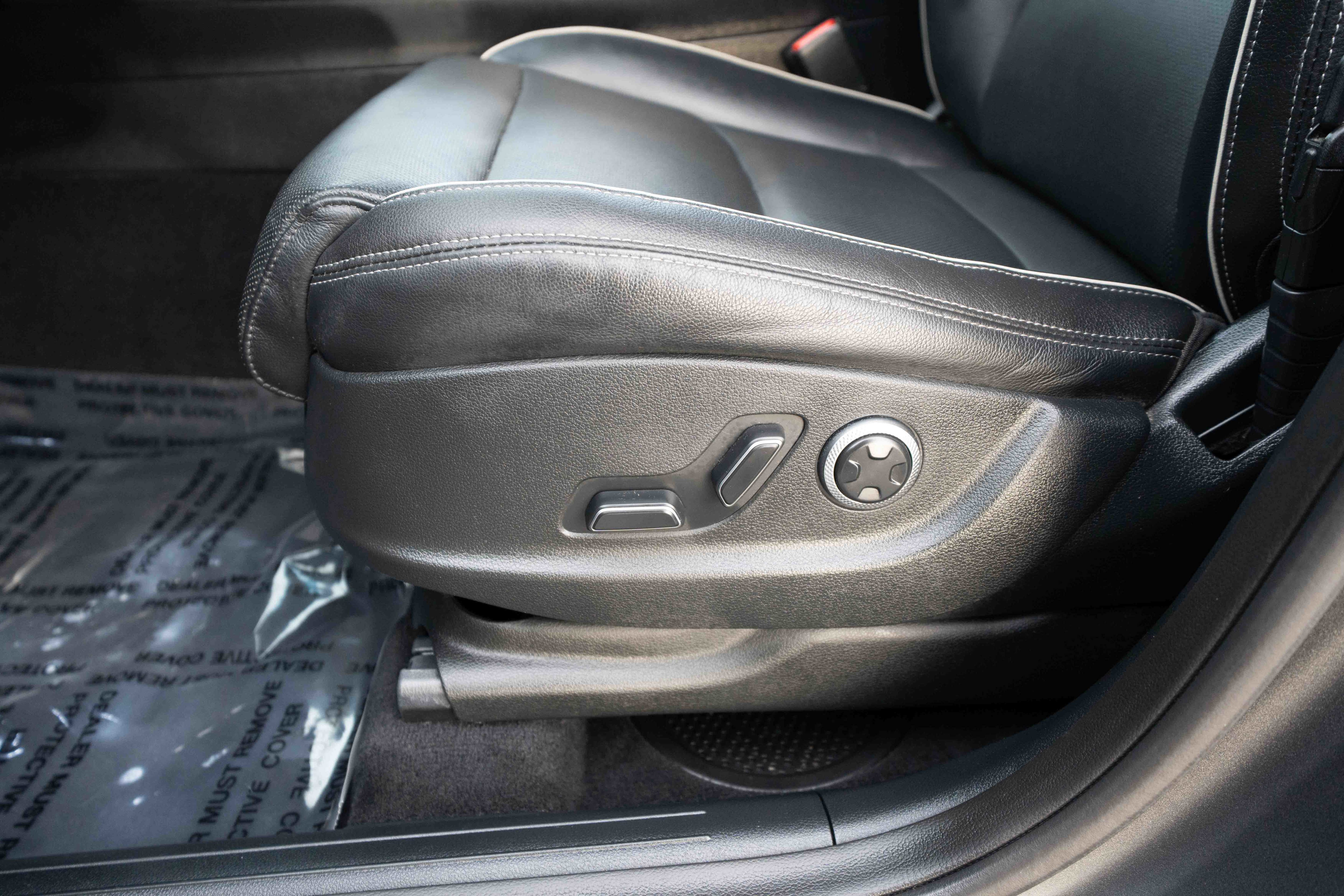 Used 2023 Genesis GV70 2.5T w/ Advanced Package image 12