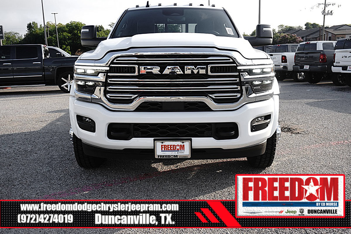 New 2026 RAM 4500 4x4 Crew Cab DRW w/ Laramie Trim Package image 8
