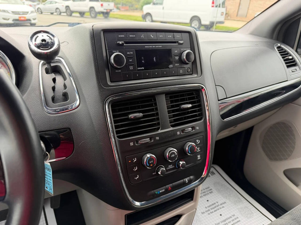 Used 2016 Dodge Grand Caravan SE FWD image 15