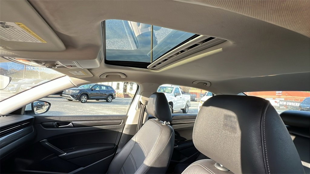 Used 2020 Volkswagen Passat 2.0T R-Line image 15