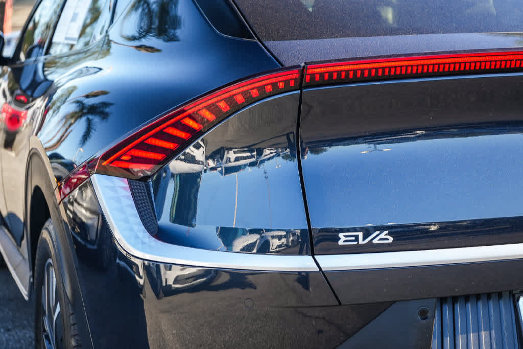 Certified 2024 Kia EV6 Light RWD image 9