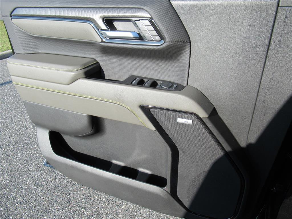 Used 2025 Chevrolet Silverado 1500 ZR2 w/ Technology Package image 29