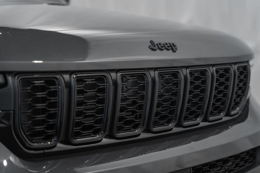 New 2025 Jeep Grand Cherokee L Altitude image 11