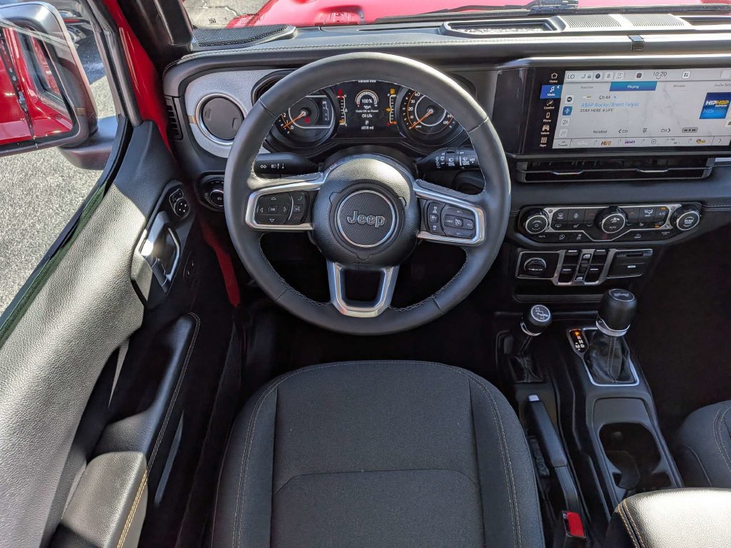 Used 2026 Jeep Wrangler Unlimited Sahara AWD/4WD image 16