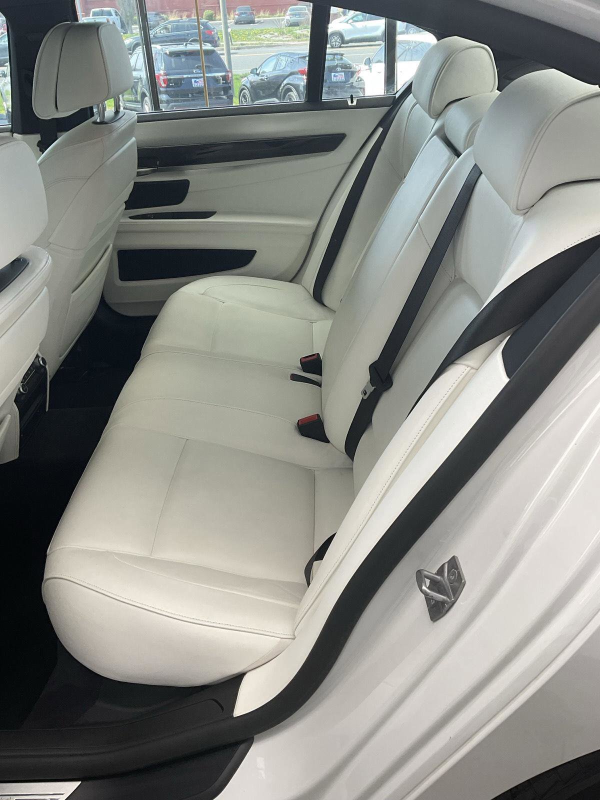 Used 2015 BMW 750i xDrive AWD/4WD image 10