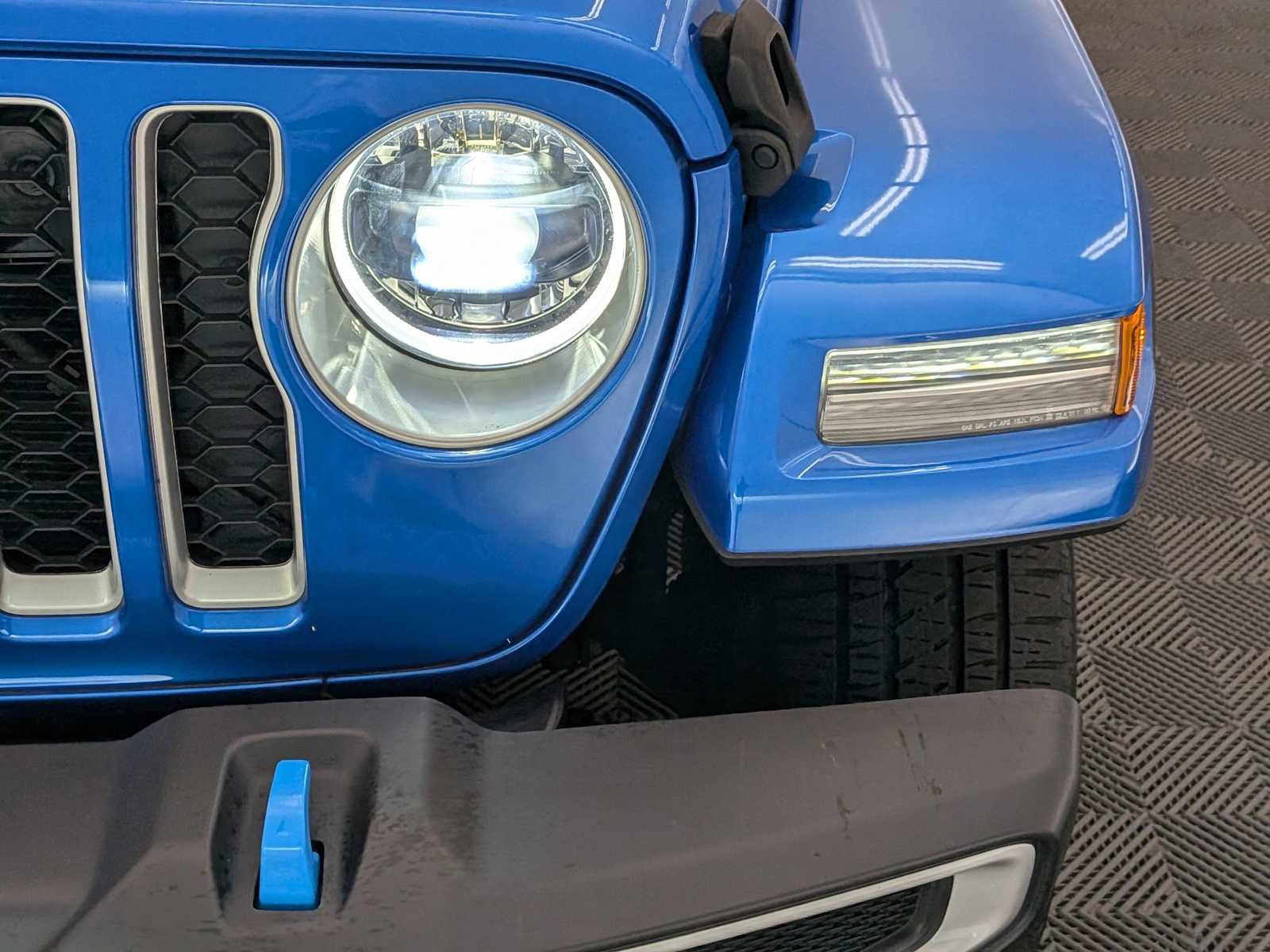 Used 2023 Jeep Wrangler Sahara w/ Cold Weather Group image 10