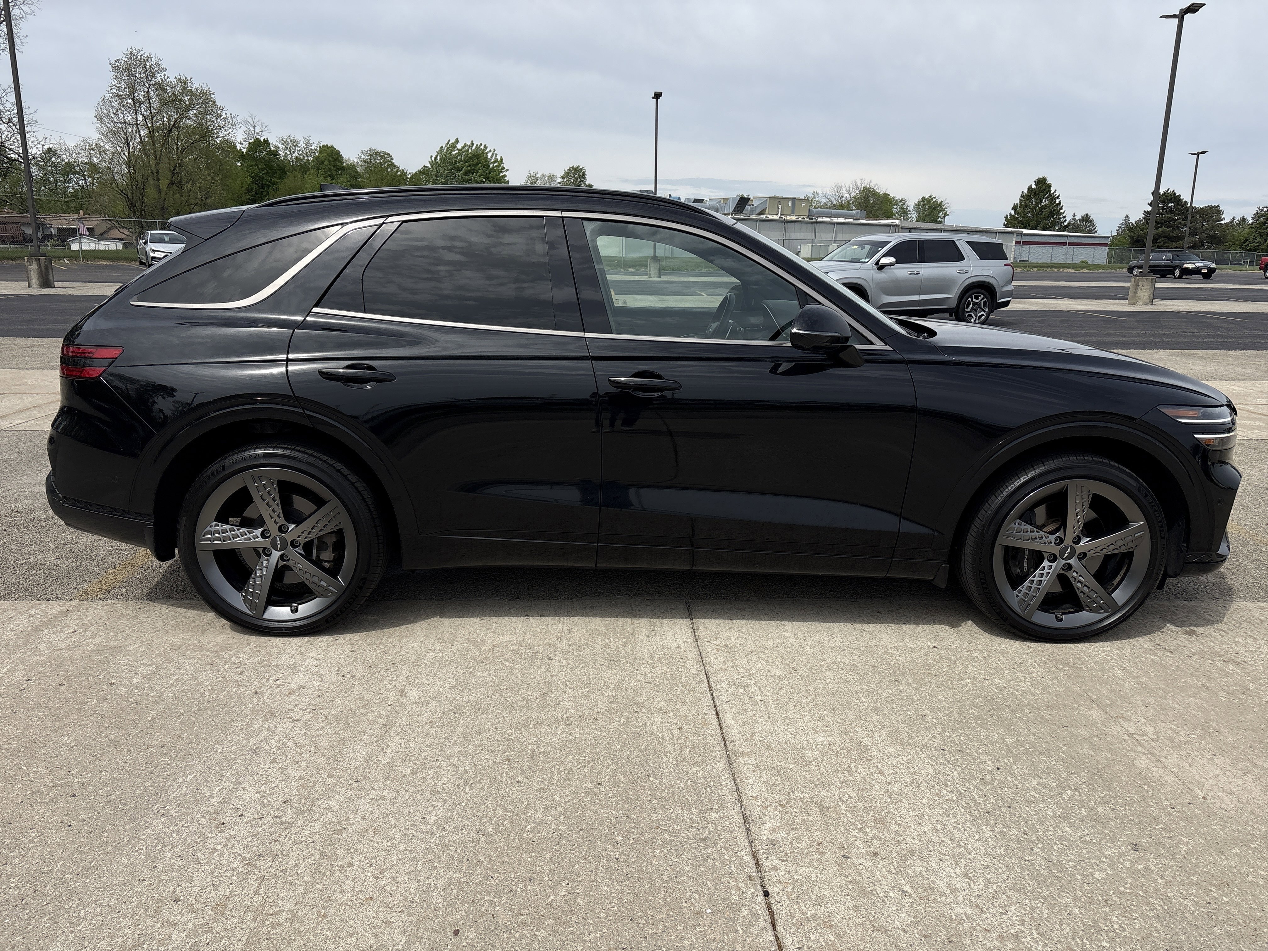 Used 2022 Genesis GV70 3.5T Sport w/ Sport Prestige Package AWD/4WD image 3