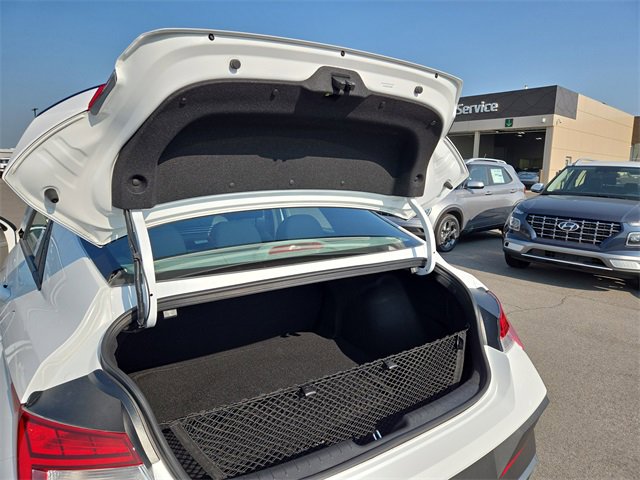 New 2025 Hyundai Elantra SEL image 32