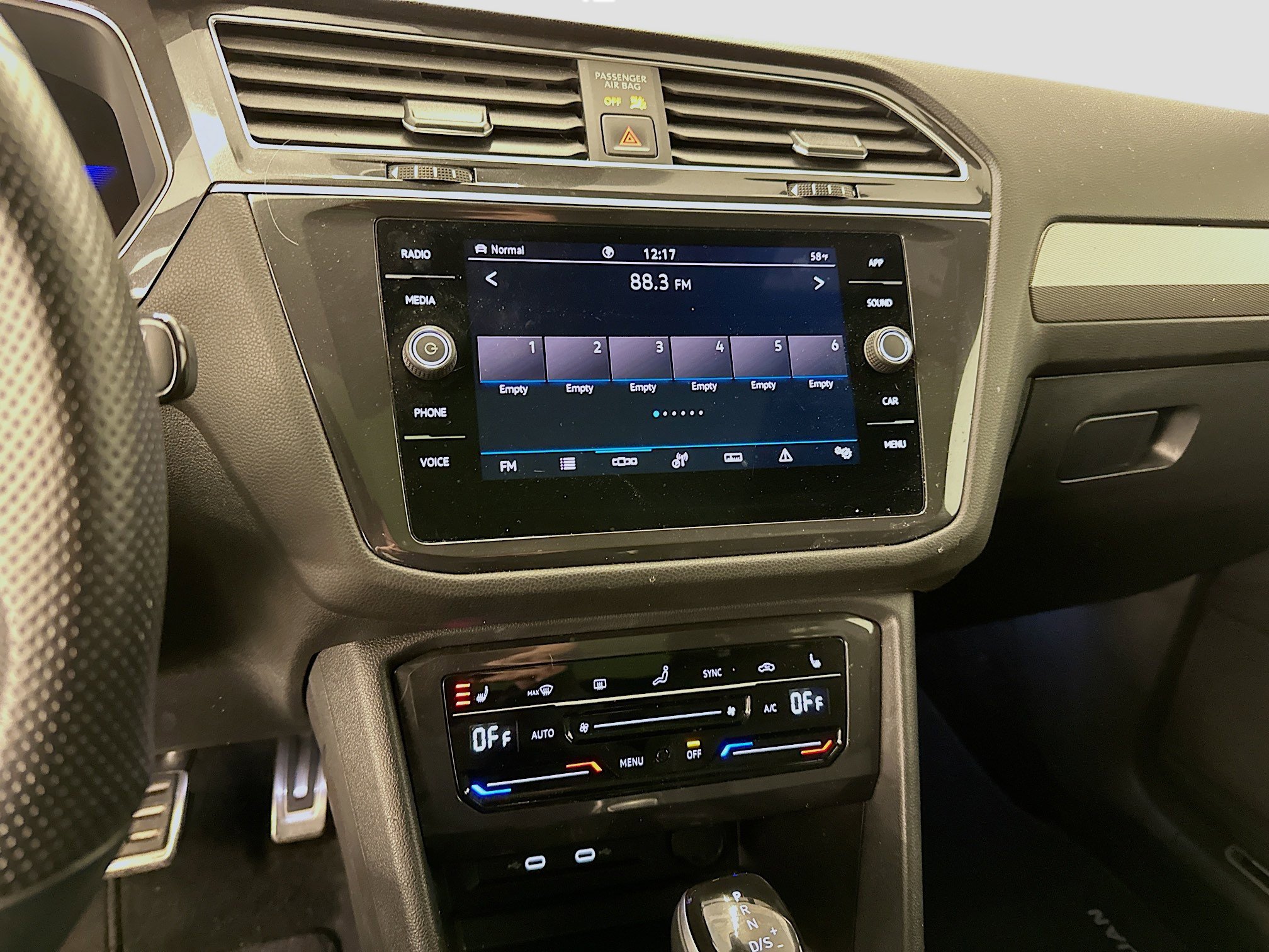 Used 2024 Volkswagen Tiguan SE R-Line image 25