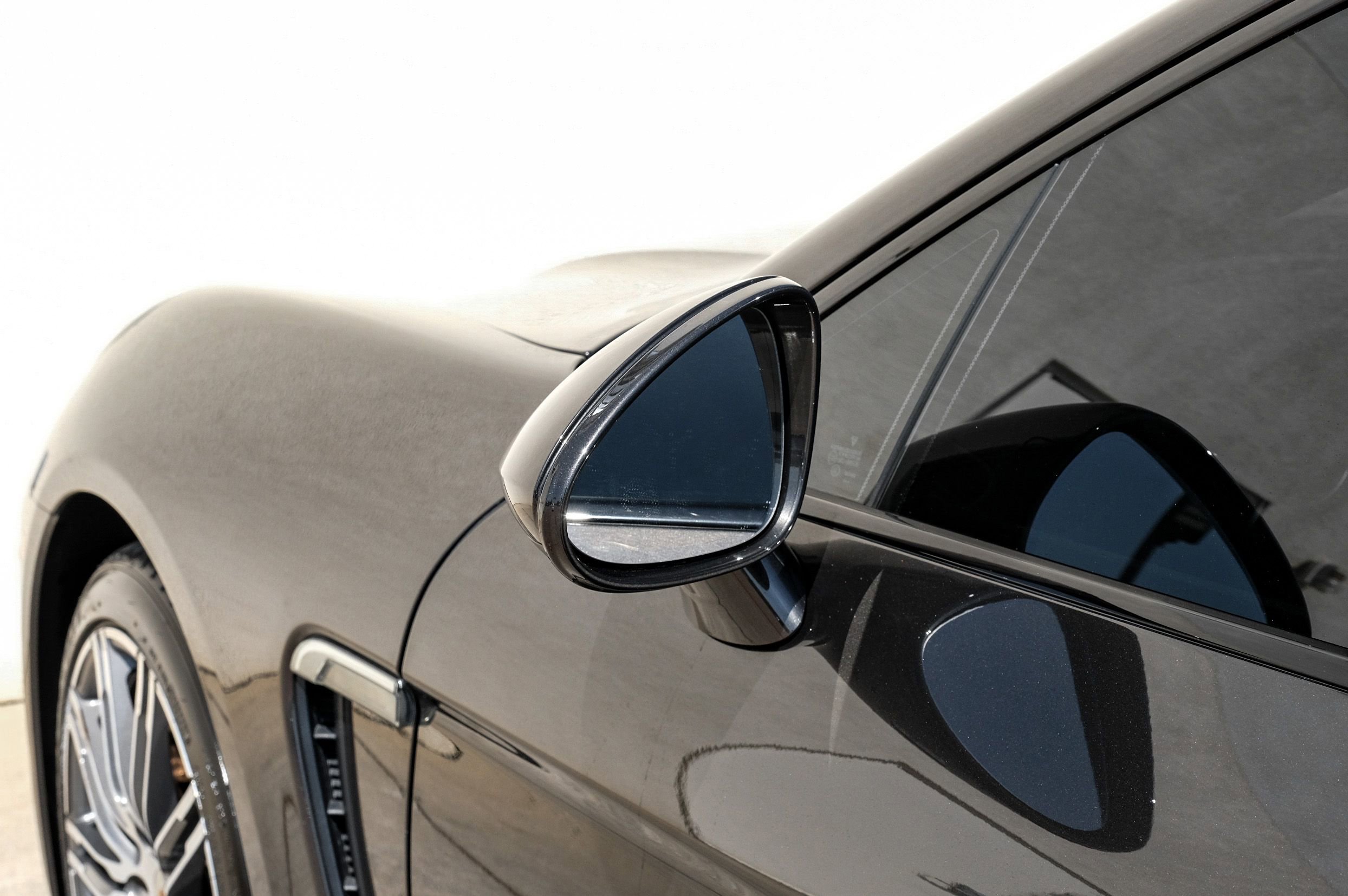 Used 2015 Porsche Panamera S w/ Premium Package Plus image 39