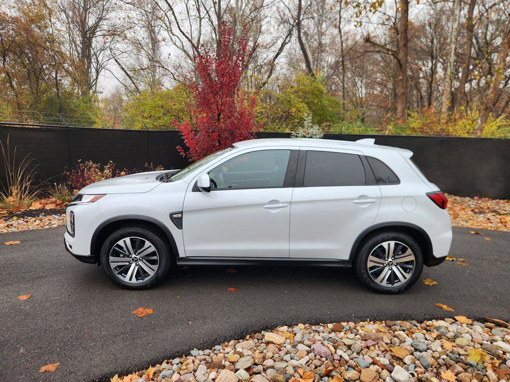 Used 2024 Mitsubishi Outlander Sport ES image 2