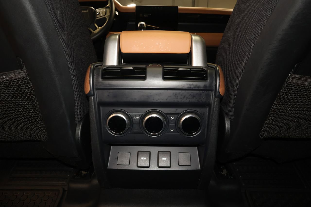 Used 2023 Land Rover Defender 130 X image 31