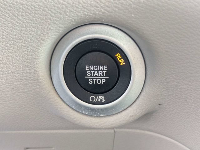 Used 2023 Chrysler Pacifica Touring-L FWD image 32