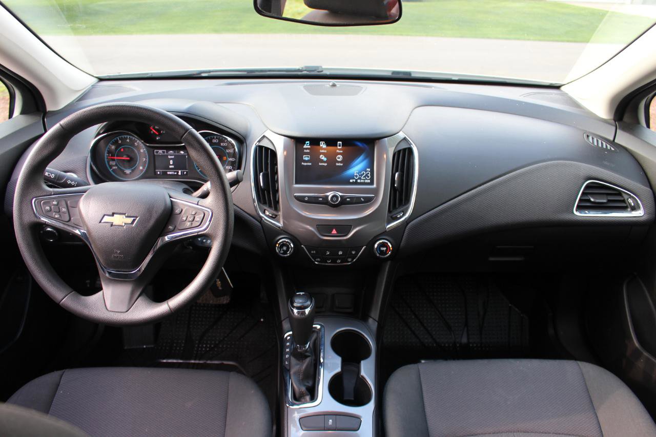 Used 2018 Chevrolet Cruze LT FWD image 28