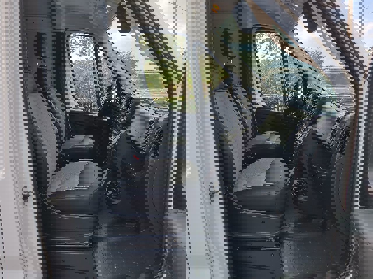 Used 2025 RAM ProMaster 2500 w/ Convenience Group image 15