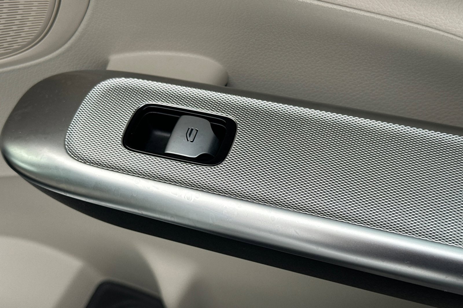 Used 2025 Mercedes-Benz GLC 300 4MATIC image 21