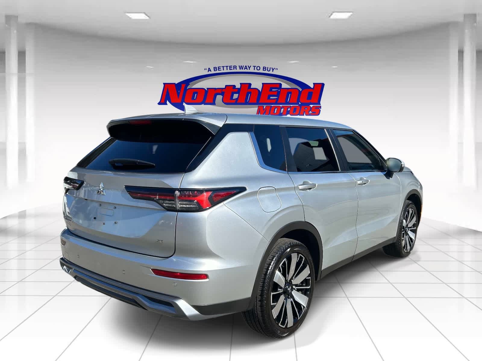 Used 2025 Mitsubishi Outlander SE AWD/4WD image 3