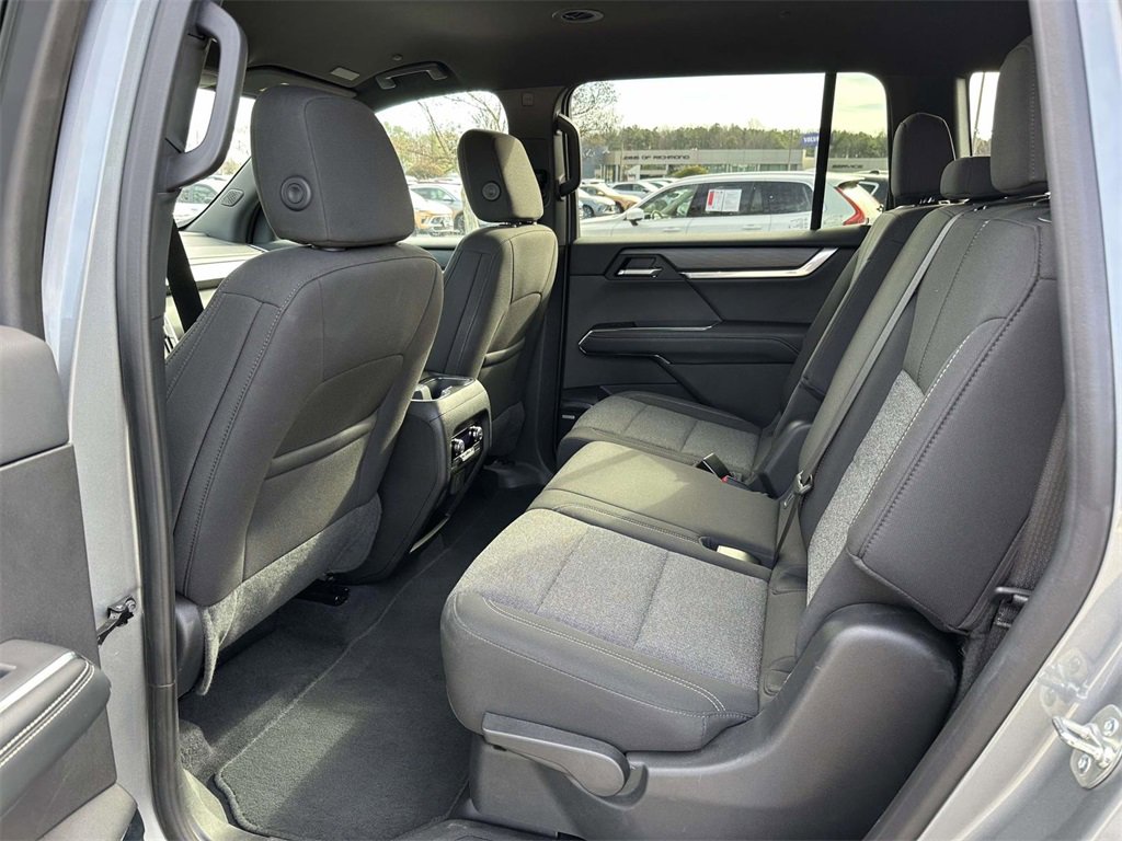 Used 2025 GMC Acadia Elevation image 15