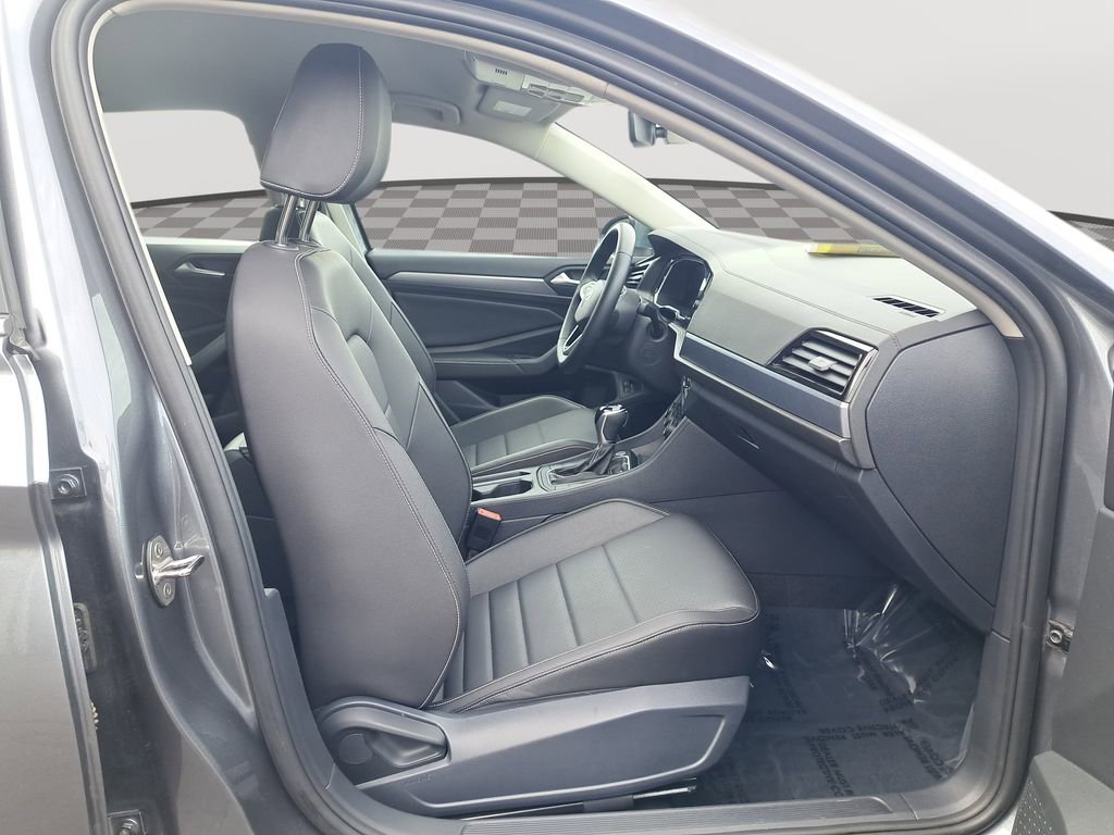 Used 2024 Volkswagen Jetta SE image 18