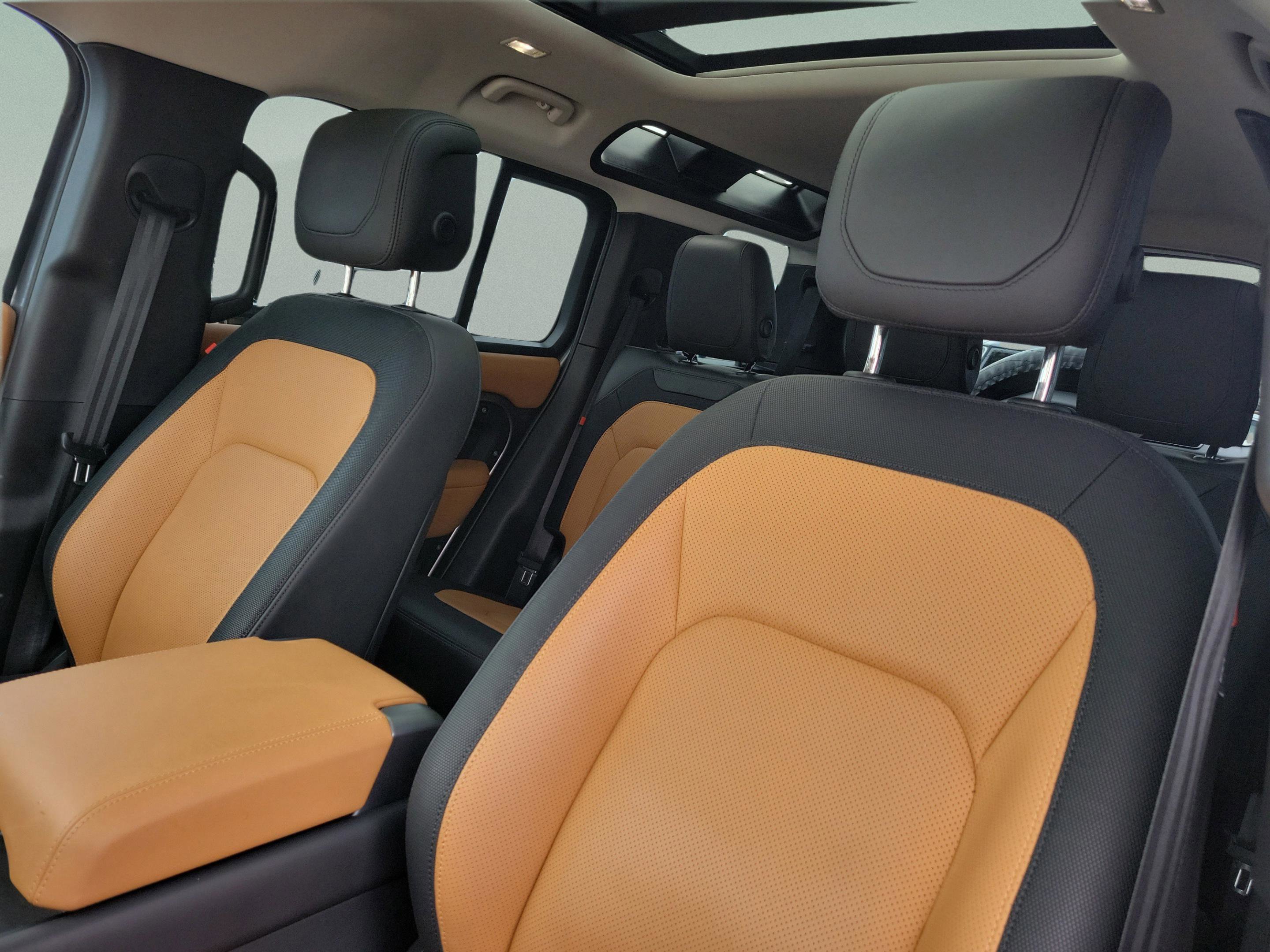 Used 2024 Land Rover Defender 110 X-Dynamic SE image 16