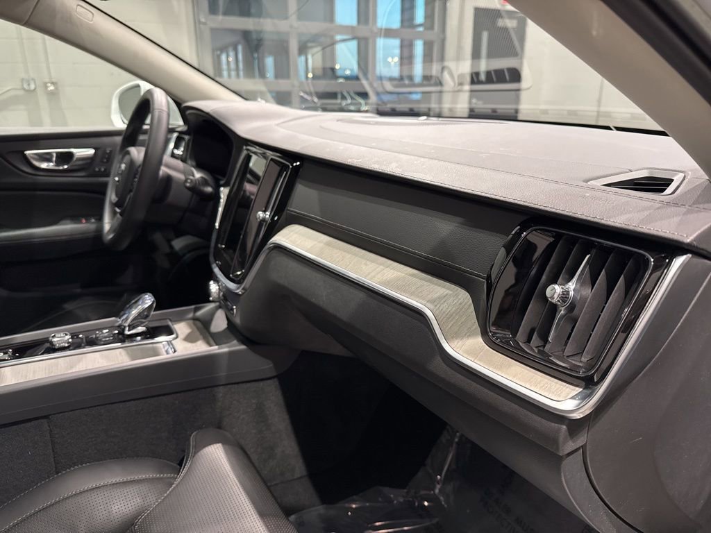 Used 2023 Volvo V60 B5 Cross Country Ultimate w/ Climate Package image 33