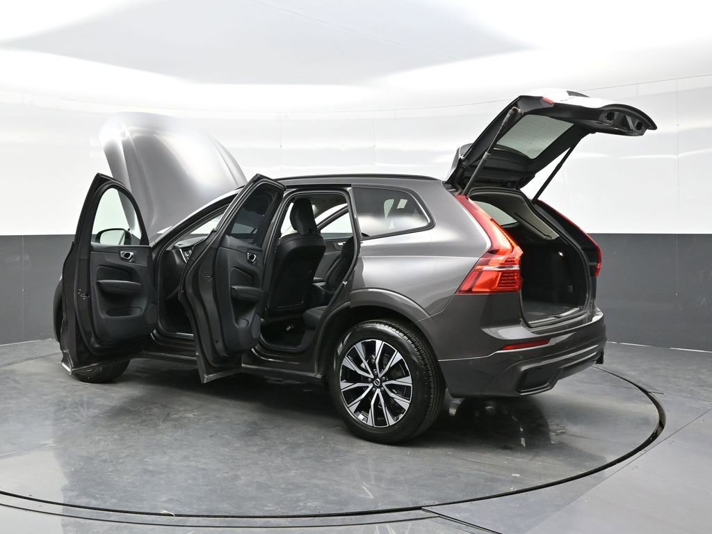 Used 2025 Volvo XC60 B5 Plus AWD/4WD image 43