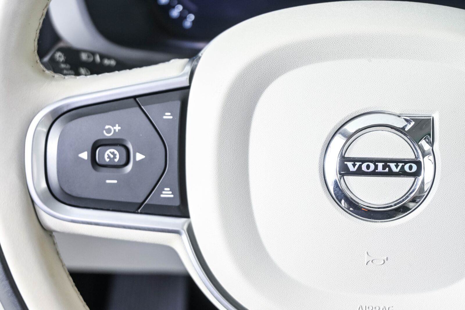 Certified 2022 Volvo XC60 B5 Momentum w/ Protection Package AWD/4WD image 9