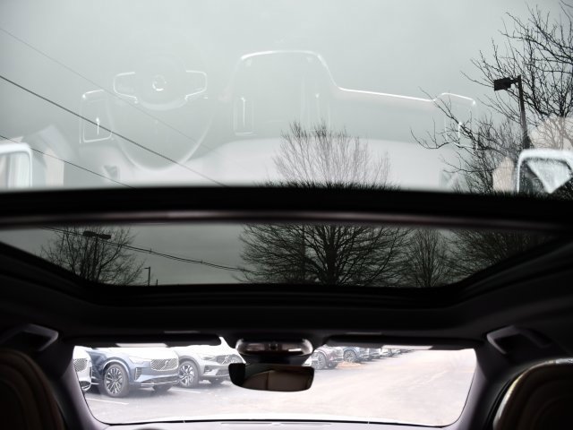 Used 2025 Volvo V60 B5 Cross Country Plus image 25