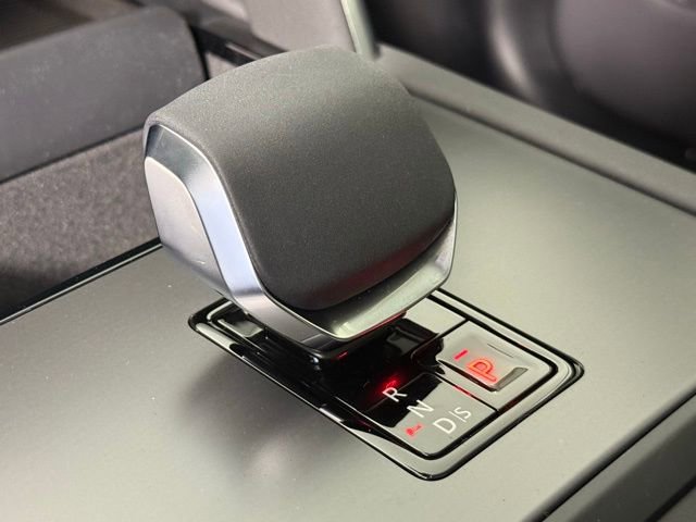 New 2025 Land Rover Discovery Sport S image 19