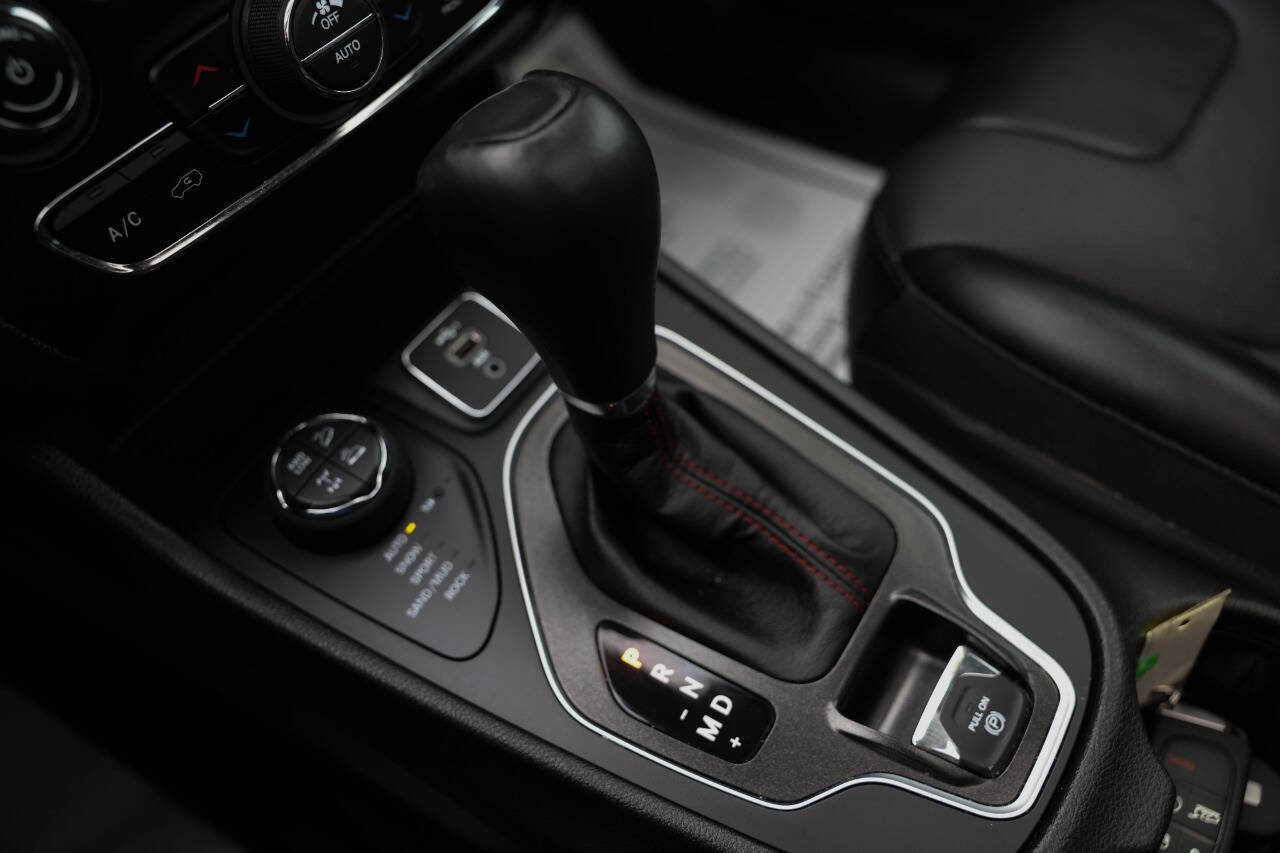 Used 2022 Jeep Cherokee Trailhawk w/ Sun, Sound & Nav Group image 30