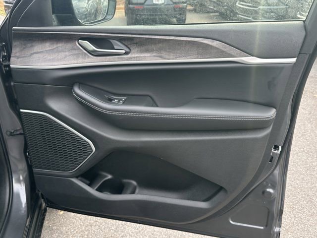 New 2026 Jeep Grand Cherokee Limited w/ Luxury Tech Group II image 15