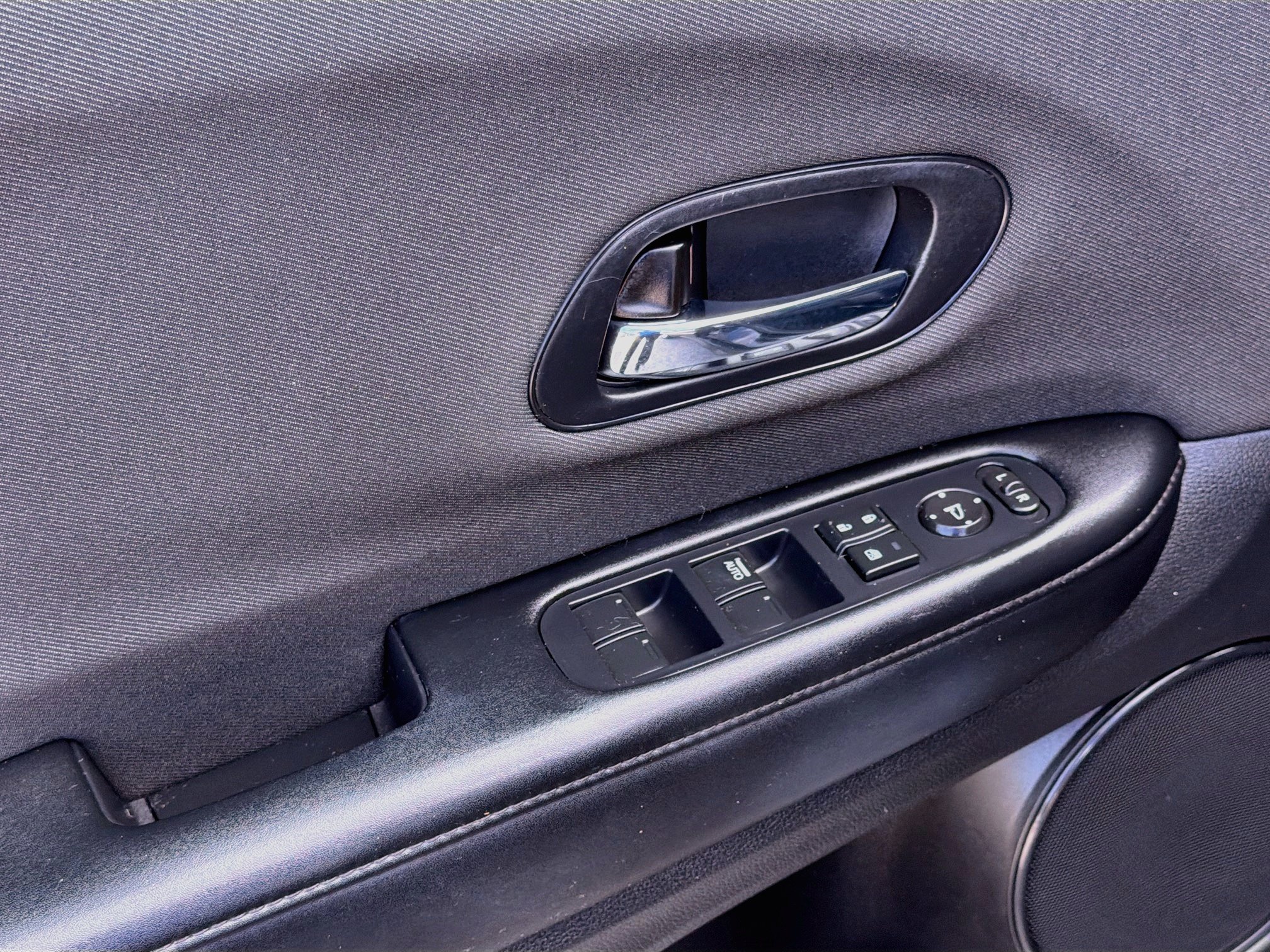 Used 2022 Honda HR-V LX image 16