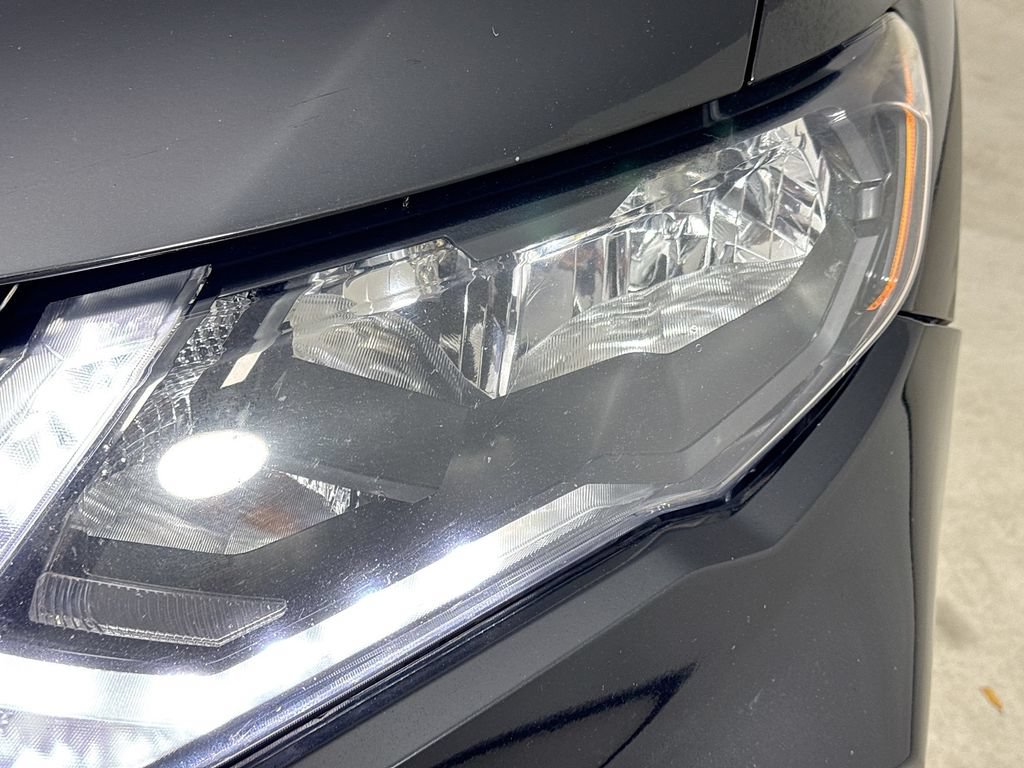 Used 2018 Nissan Rogue SV AWD/4WD image 36