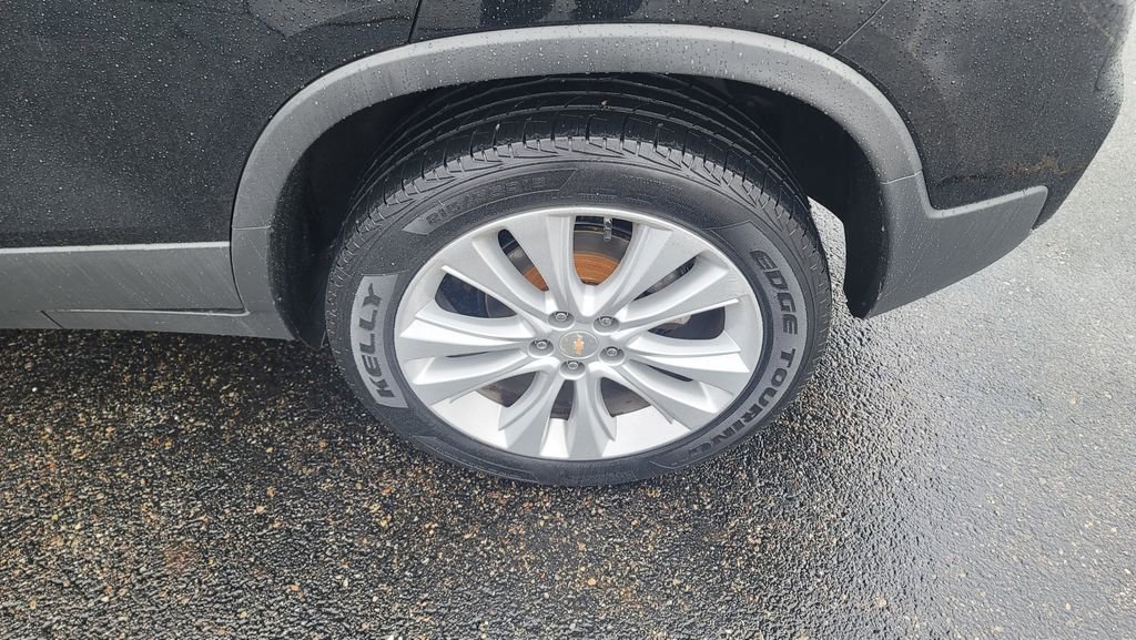 Used 2020 Chevrolet Trax Premier w/ LPO, Cargo Package image 8