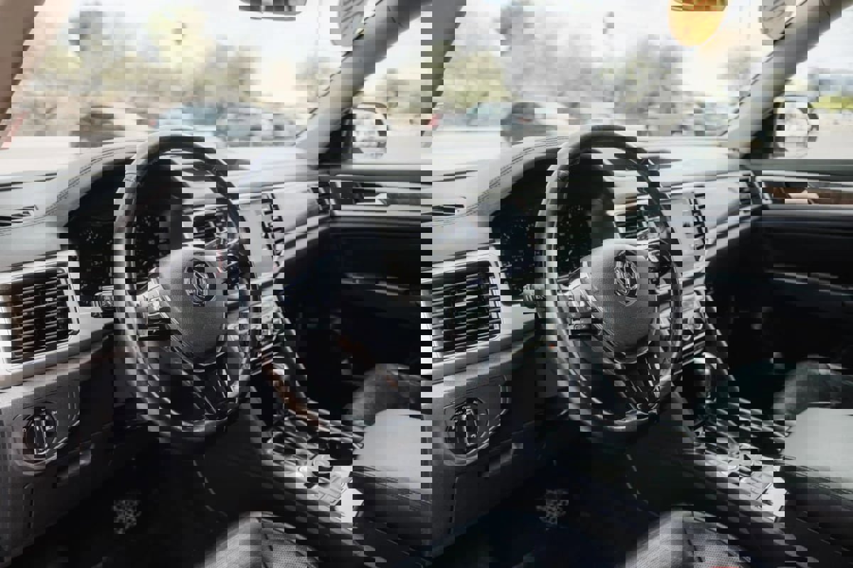 Used 2018 Volkswagen Atlas SEL Premium image 14