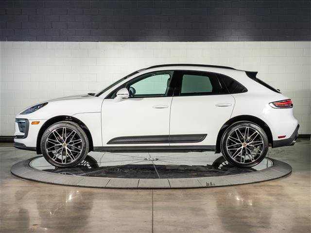 Certified 2026 Porsche Macan AWD/4WD image 2