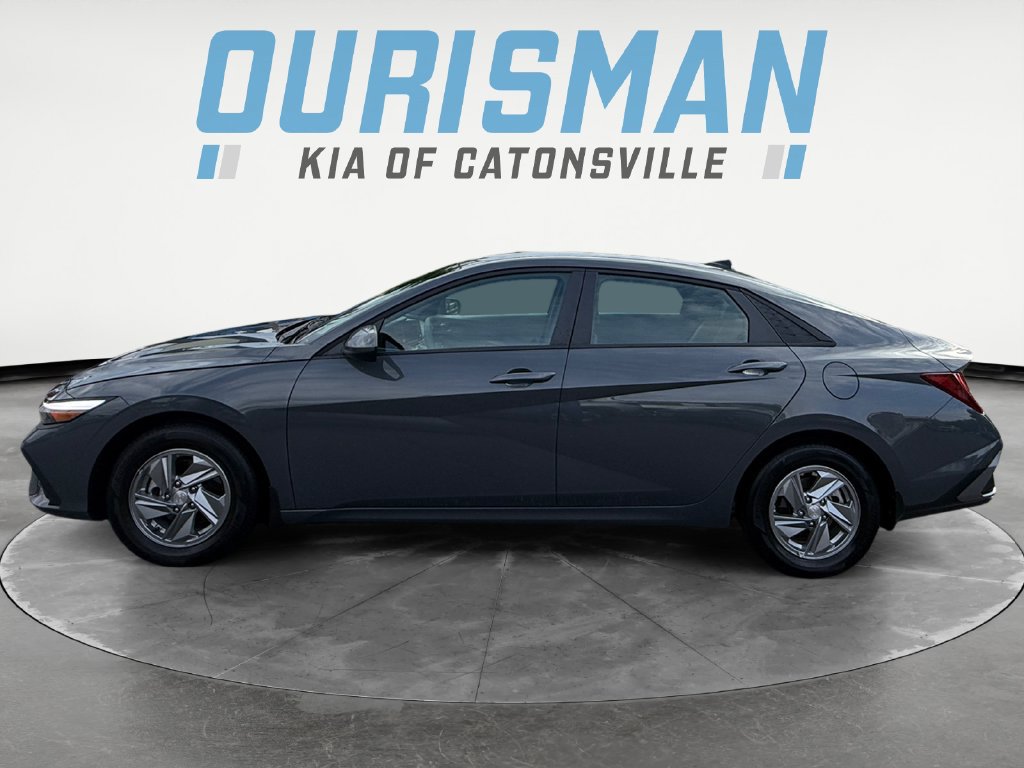 Used 2026 Hyundai Elantra SE FWD image 3