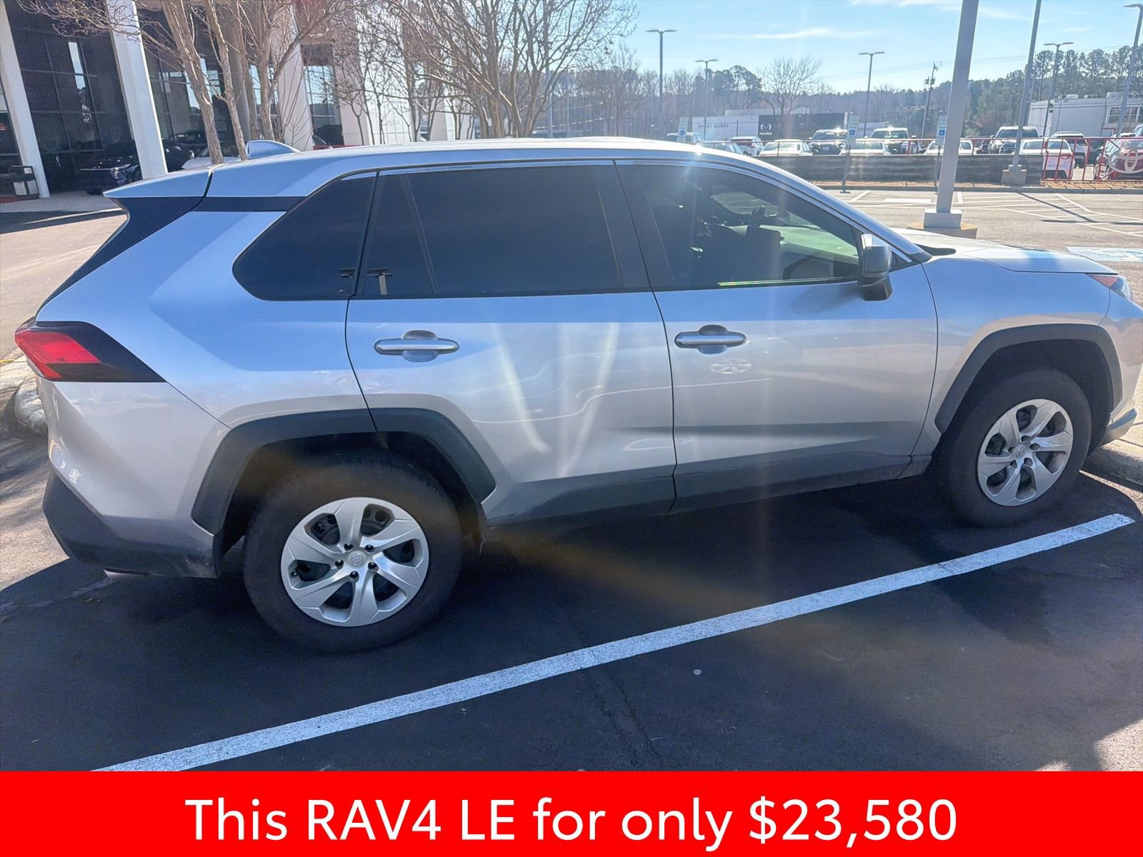 Used 2022 Toyota RAV4 LE image 12