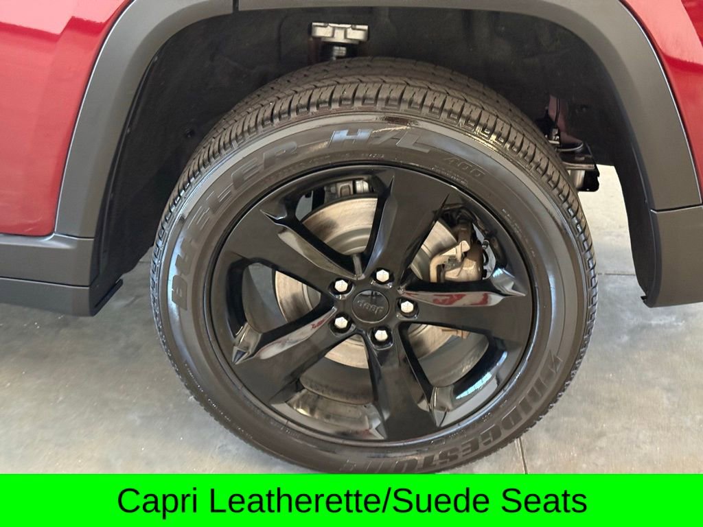 Used 2024 Jeep Grand Cherokee L Altitude AWD/4WD image 9