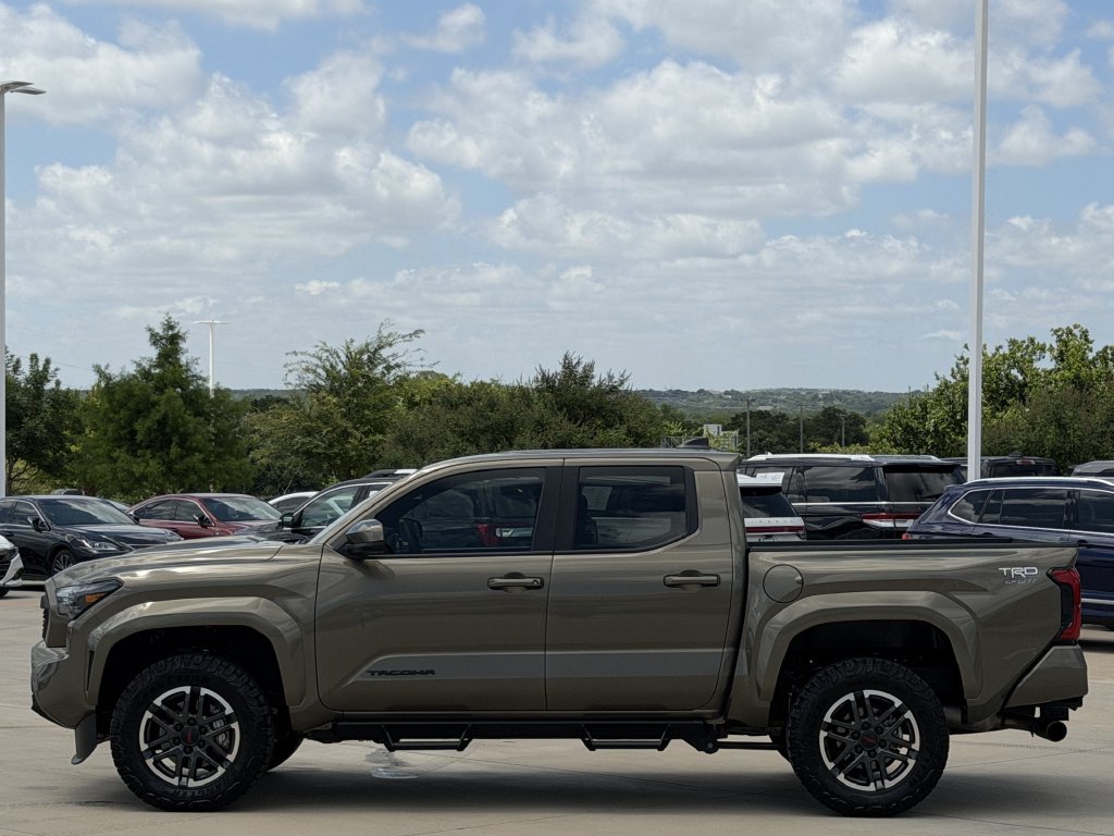 Used 2025 Toyota Tacoma TRD Sport AWD/4WD image 3