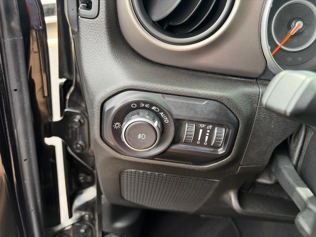 Certified 2018 Jeep Wrangler Sport AWD/4WD image 24