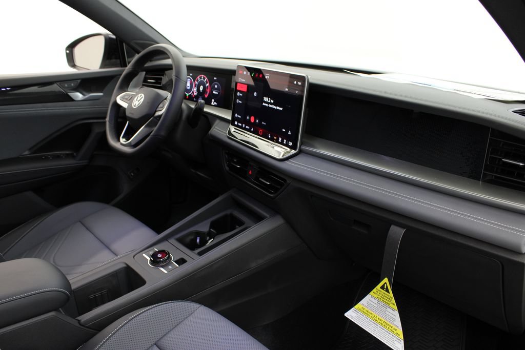 New 2026 Volkswagen Tiguan SE R-Line FWD image 24