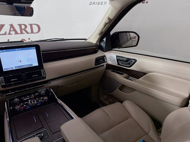 Used 2021 Lincoln Navigator Reserve w/ Luxury Package AWD/4WD image 28