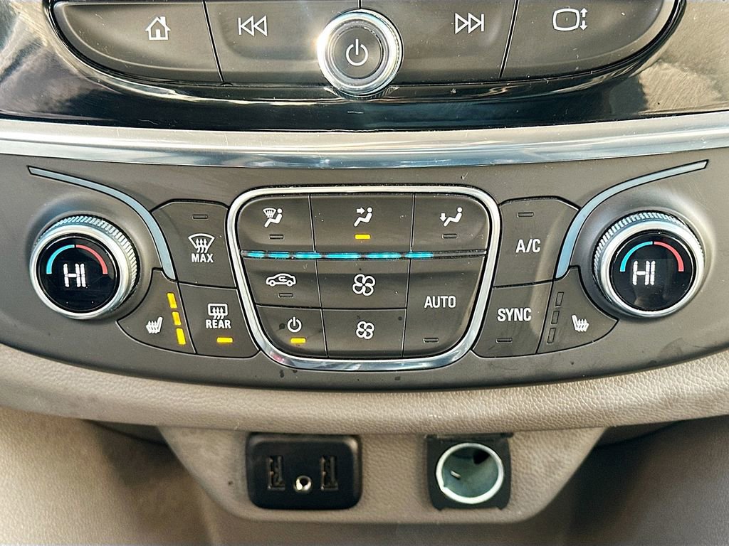 Used 2020 Chevrolet Traverse LT w/ Driver Confidence II Package image 13