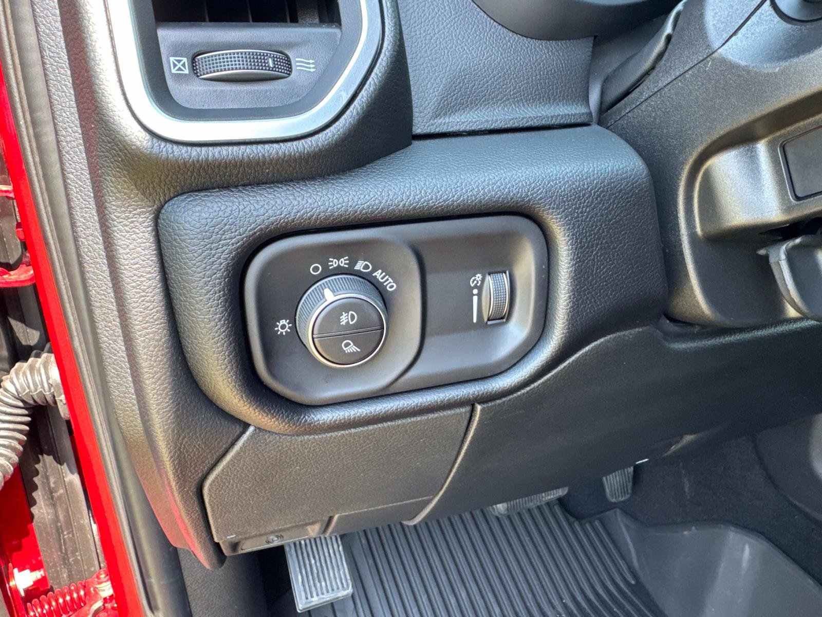 New 2026 RAM 3500 Big Horn AWD/4WD image 33