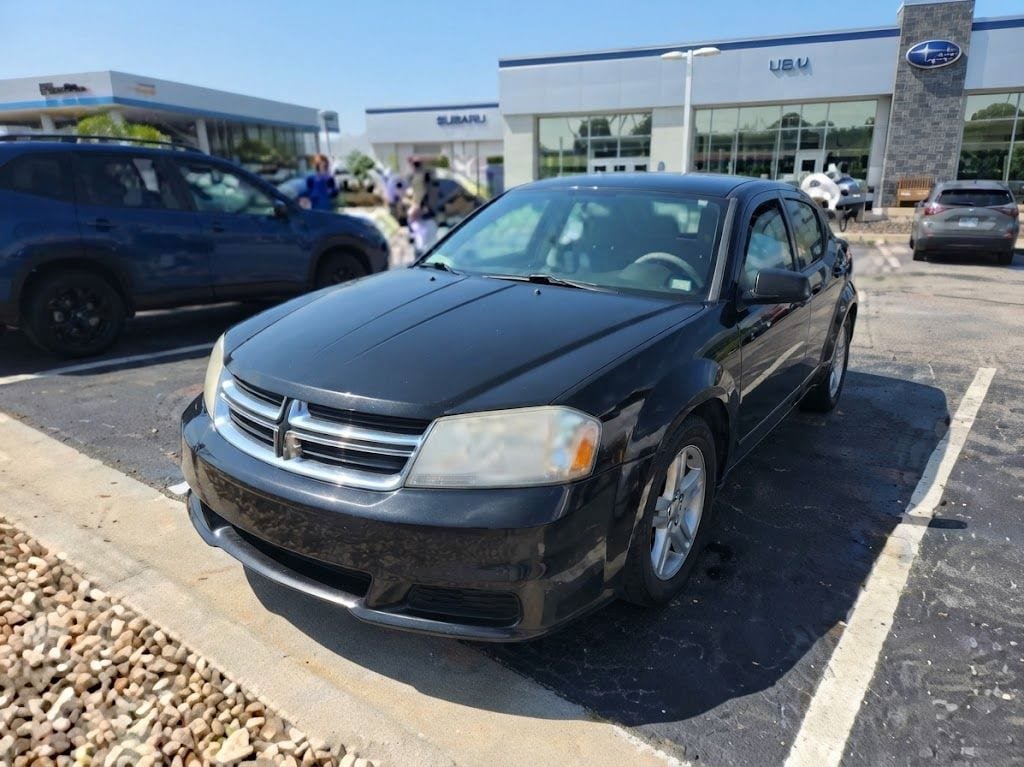 Used 2012 Dodge Avenger SXT FWD image 2