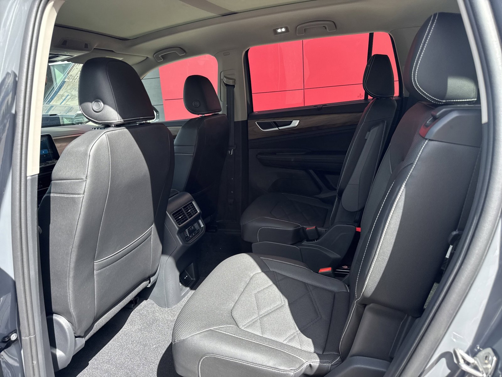 New 2026 Volkswagen Atlas SE image 18