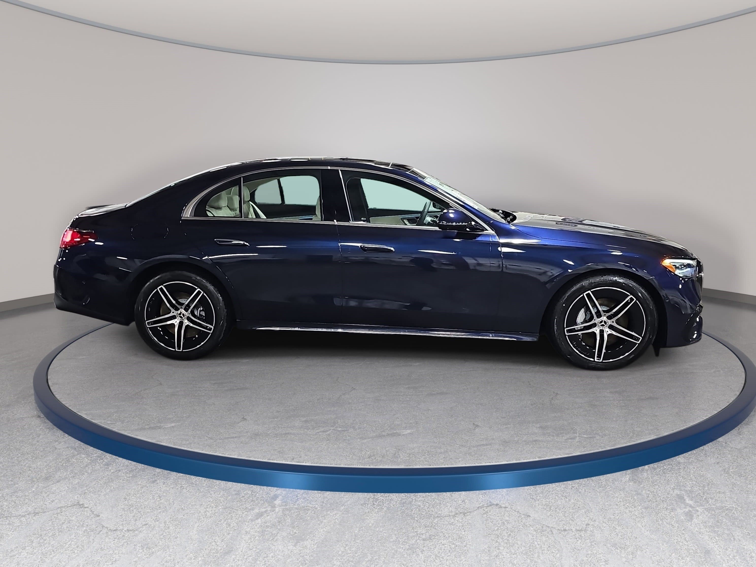 New 2026 Mercedes-Benz E 450 4MATIC Sedan image 4