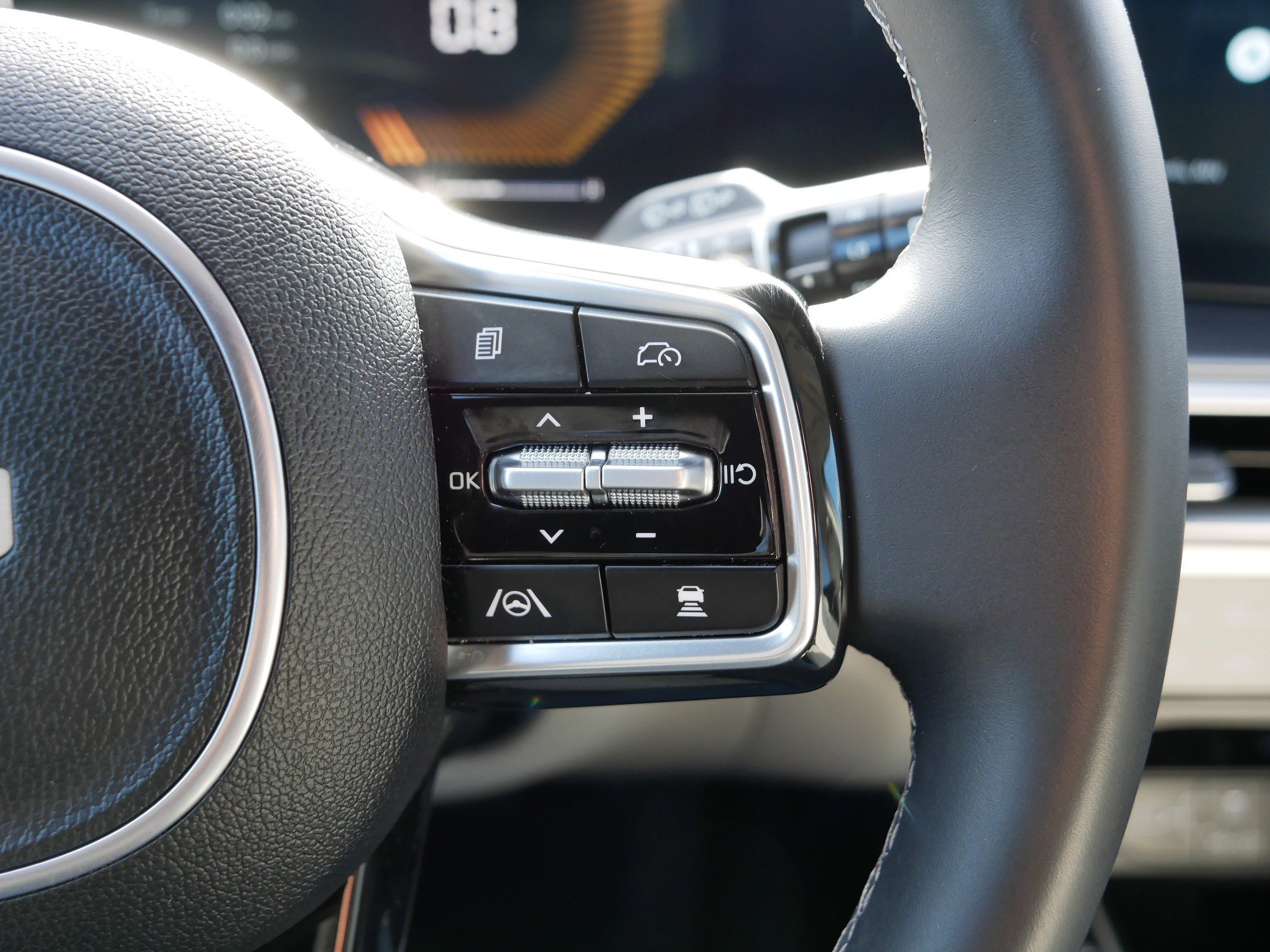 Certified 2025 Kia Sorento S w/ Panoramic Sunroof Package image 29